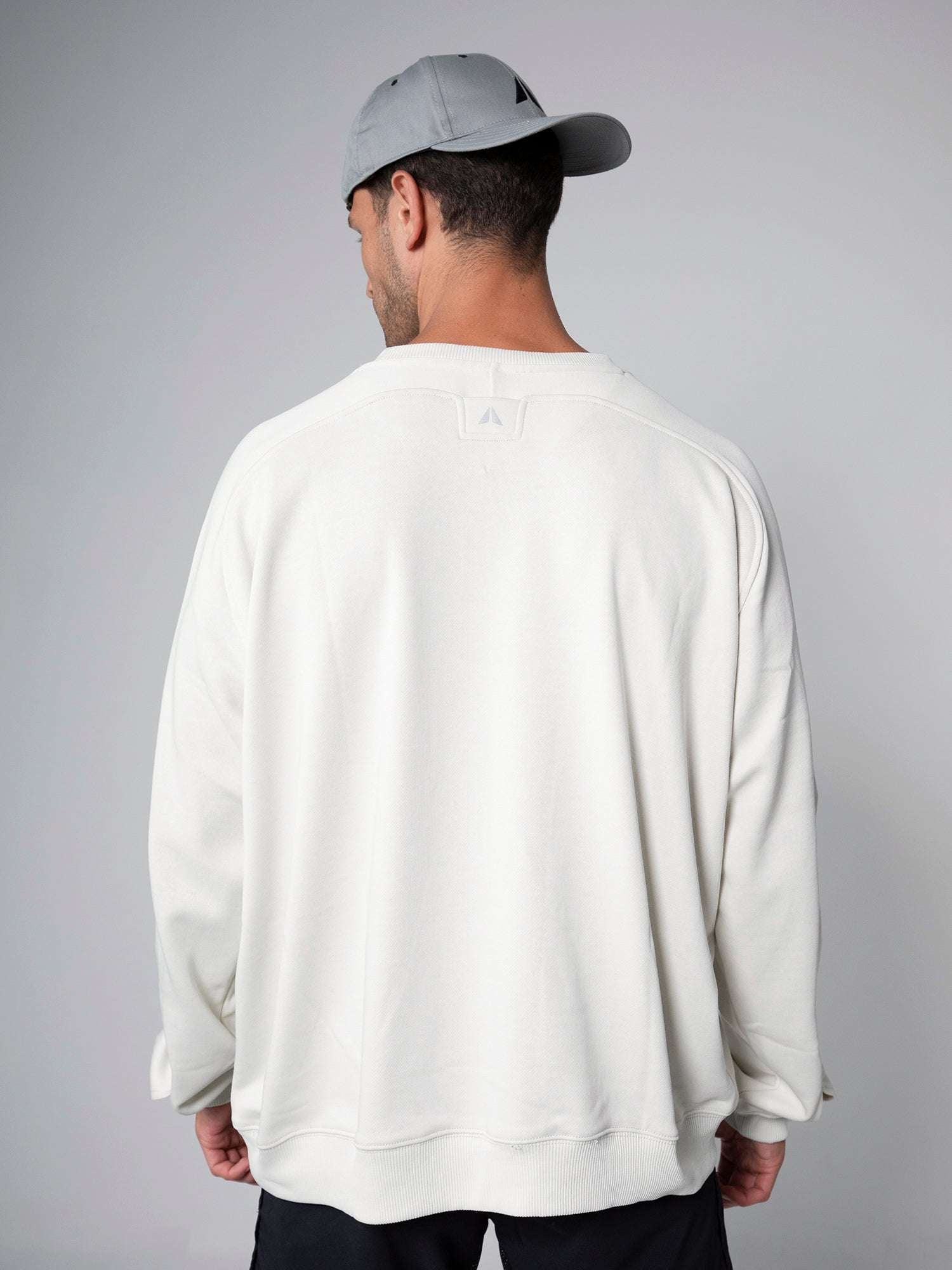 UNISEX NAIKAN OVERSIZE SWEATER For Men - Aora Athliesure Shop online in UAE