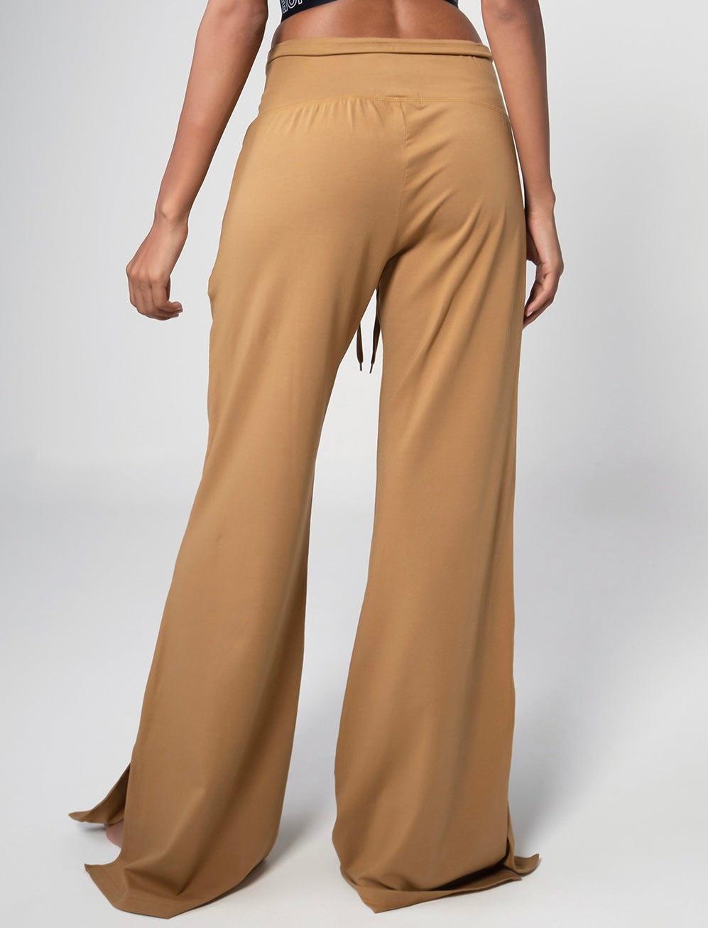 BALOON YOGA PANT For Women - Aora Athliesure Shop online in Dubai